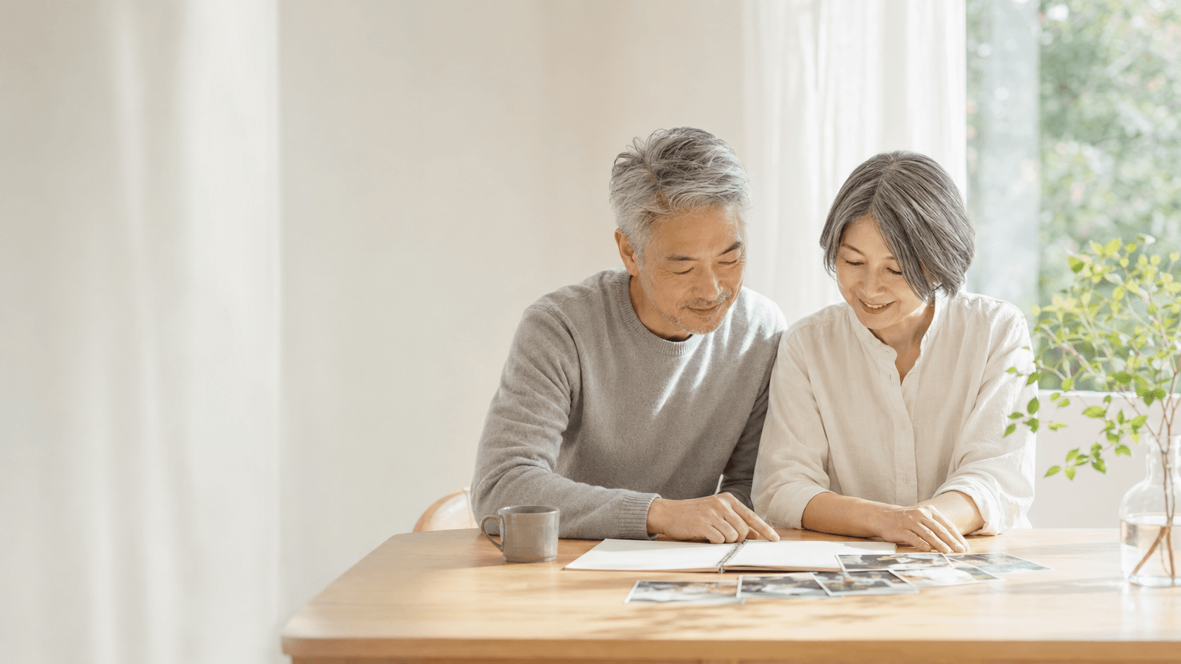 家族で生前整理について話し合う夫婦